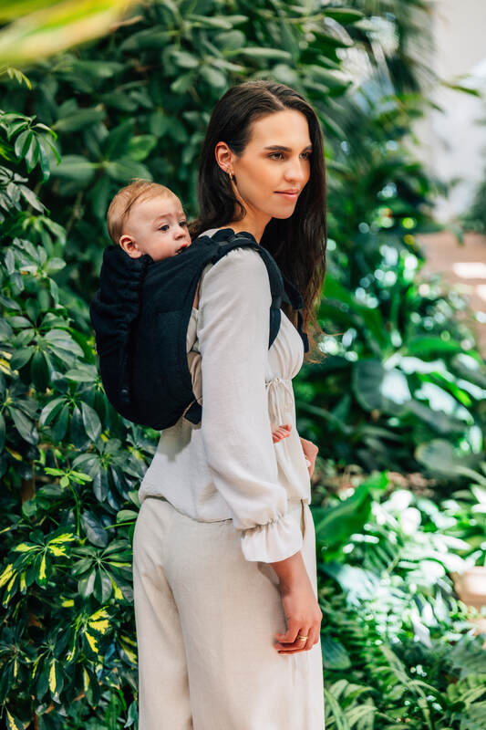 Lenny Buckle Onbuhimo PRO baby carrier, jacquard weave (59% cotton, 41% merino wool) - PEACOCK'S TAIL - PITCH BLACK