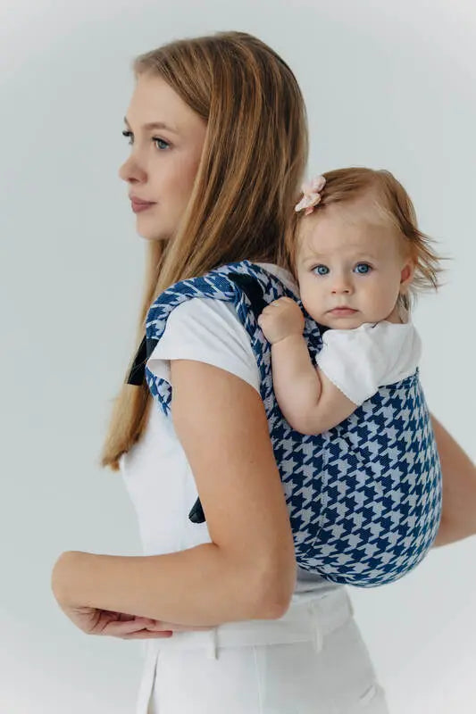 Lenny Buckle Onbuhimo PRO baby carrier, jacquard weave (40% cotton, 40% merino wool, 13% silk, 7% cashmere) - PATA DE GALLO - PUZZLE