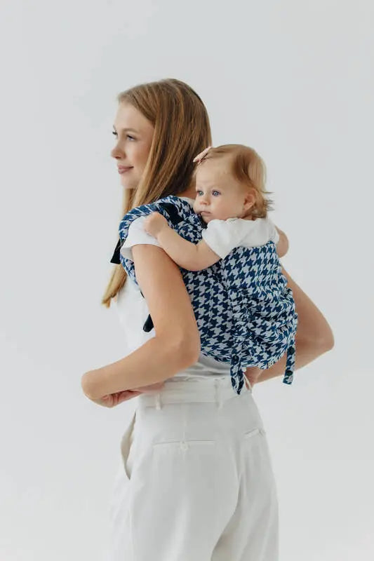 Lenny Buckle Onbuhimo PRO baby carrier, jacquard weave (40% cotton, 40% merino wool, 13% silk, 7% cashmere) - PATA DE GALLO - PUZZLE