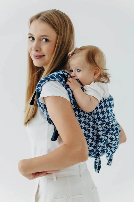 Lenny Buckle Onbuhimo PRO baby carrier, jacquard weave (40% cotton, 40% merino wool, 13% silk, 7% cashmere) - PATA DE GALLO - PUZZLE