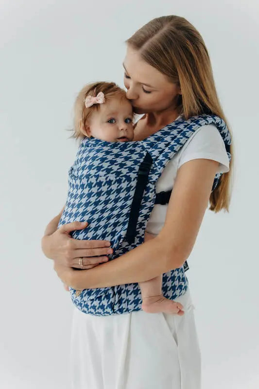 LennyLight Carrier, jacquard weave (40% cotton, 40% merino wool, 13% silk, 7% cashmere) - PATA DE GALLO - PUZZLE