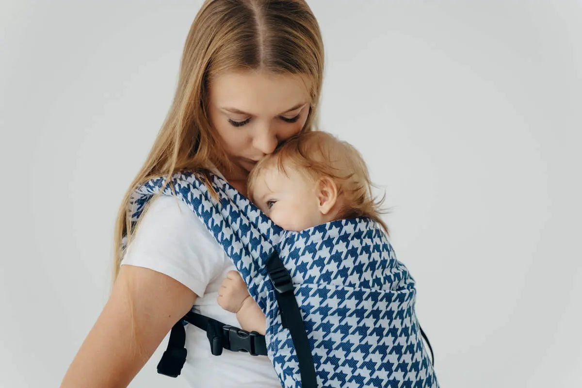 LennyLight Carrier, jacquard weave (40% cotton, 40% merino wool, 13% silk, 7% cashmere) - PATA DE GALLO - PUZZLE