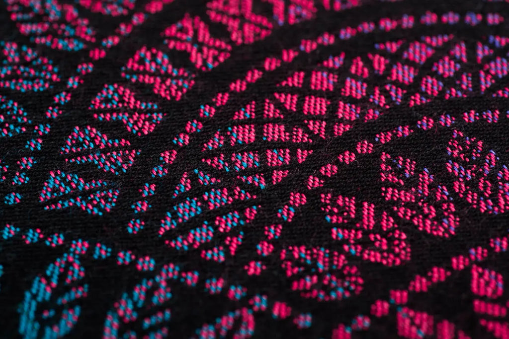 LennyLight Carrier, jacquard weave (60% cotton, 28% merino wool, 8% silk, 4% cashmere) - PEACOCK'S TAIL - BLACK OPAL - Woven Baby Standard   lenny_light    #