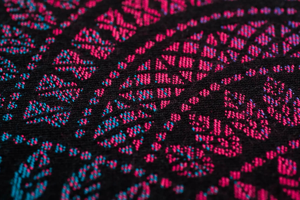 LennyLight Carrier, jacquard weave (60% cotton, 28% merino wool, 8% silk, 4% cashmere) - PEACOCK'S TAIL - BLACK OPAL - Woven Baby Standard   lenny_light    #