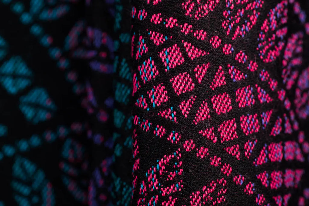 Baby Wrap, Jacquard Weave (60% cotton, 28% merino wool, 8% silk, 4% cashmere) - PEACOCK'S TAIL - BLACK OPAL - Woven Baby XS - 4   long_woven_wraps    #