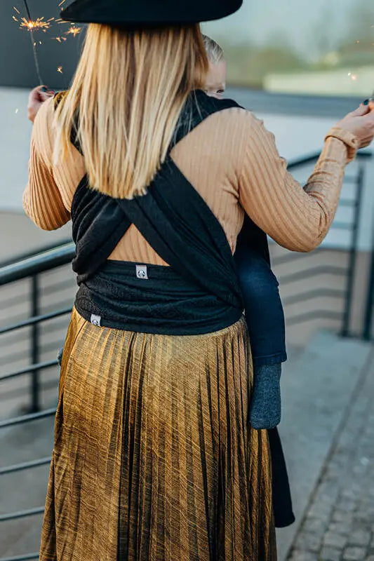 Baby Wrap, Jacquard Weave (59% cotton, 41% merino wool) - PEACOCK'S TAIL - PITCH BLACK - Woven Baby XS - 4   long_woven_wraps    #