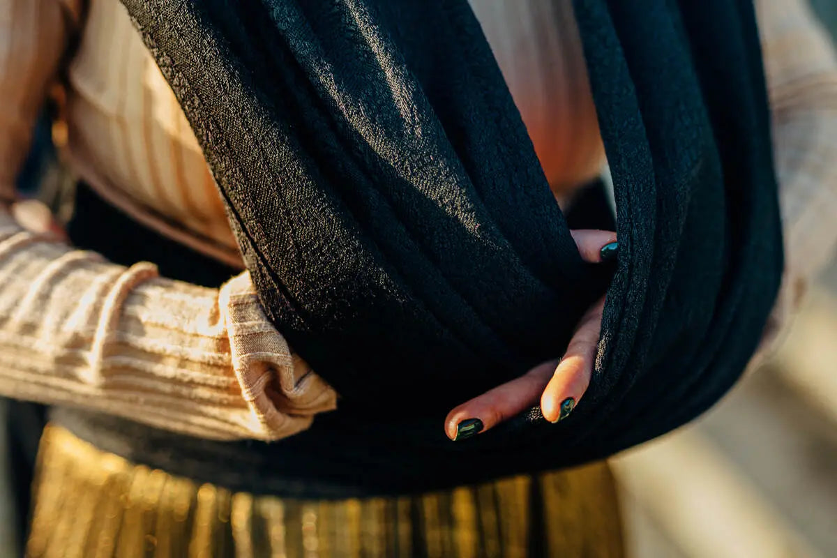 Baby Wrap, Jacquard Weave (59% cotton, 41% merino wool) - PEACOCK'S TAIL - PITCH BLACK - Woven Baby XS - 4   long_woven_wraps    #