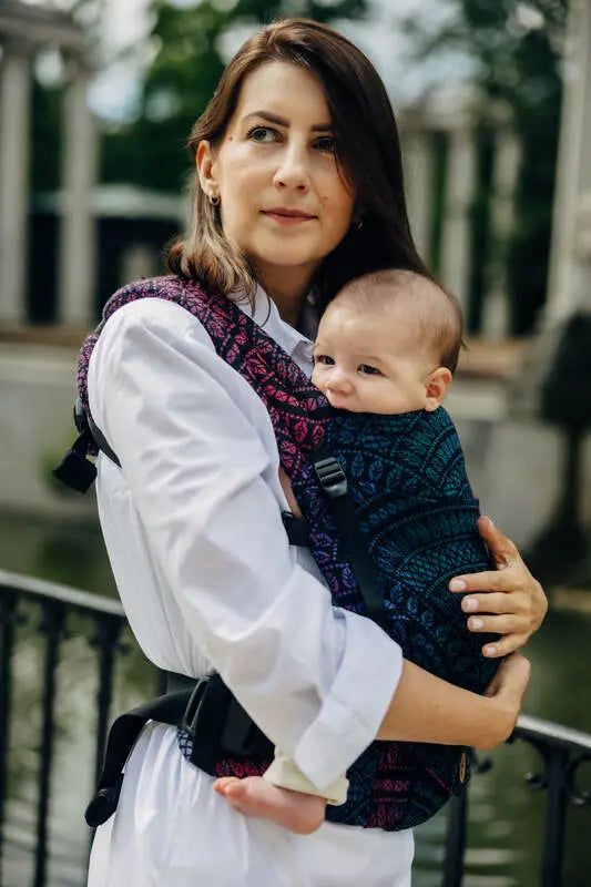 LennyLight Carrier, jacquard weave (60% cotton, 28% merino wool, 8% silk, 4% cashmere) - PEACOCK'S TAIL - BLACK OPAL - Woven Baby Standard   lenny_light    #