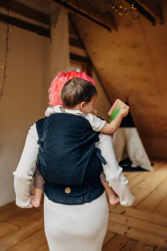 LennyHybrid Half Buckle Carrier, jacquard weave (59% cotton, 41% merino wool) - PEACOCK'S TAIL - PITCH BLACK - Woven Baby Size - Preschool   lenny_hybrid    #