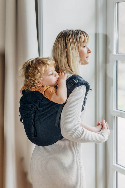 Lenny Buckle Onbuhimo PRO baby carrier, jacquard weave (59% cotton, 41% merino wool) - PEACOCK'S TAIL - PITCH BLACK